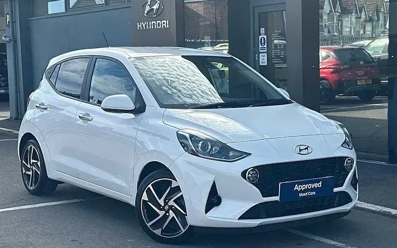 Used Hyundai i10 Premium 67 HP (49 kW) 2023 Hatchback