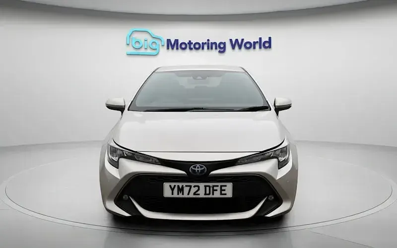 Usado Toyota Corolla Design 122 HP (89 kW) 2022 Prateado Citadino