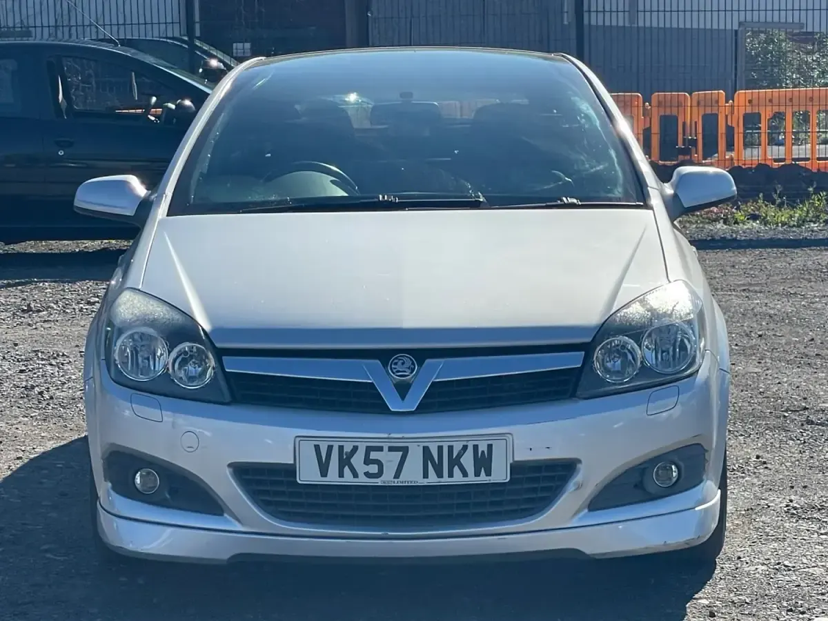 Używany Vauxhall Astra 90 KM (66 kW) 2008 Srebrny Hatchback
