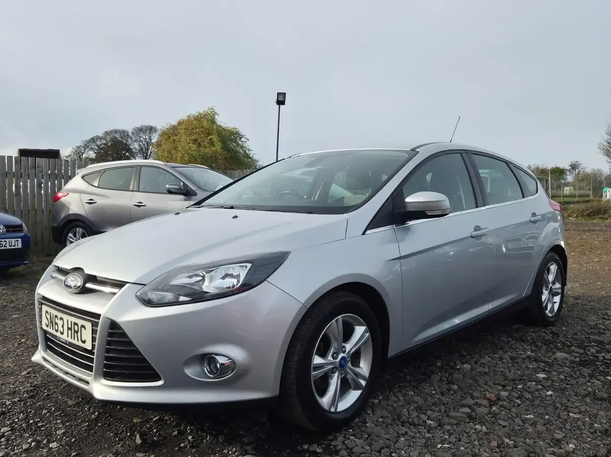 Used Ford Focus Zetec 125 HP (91 kW) 2013 Silver Hatchback