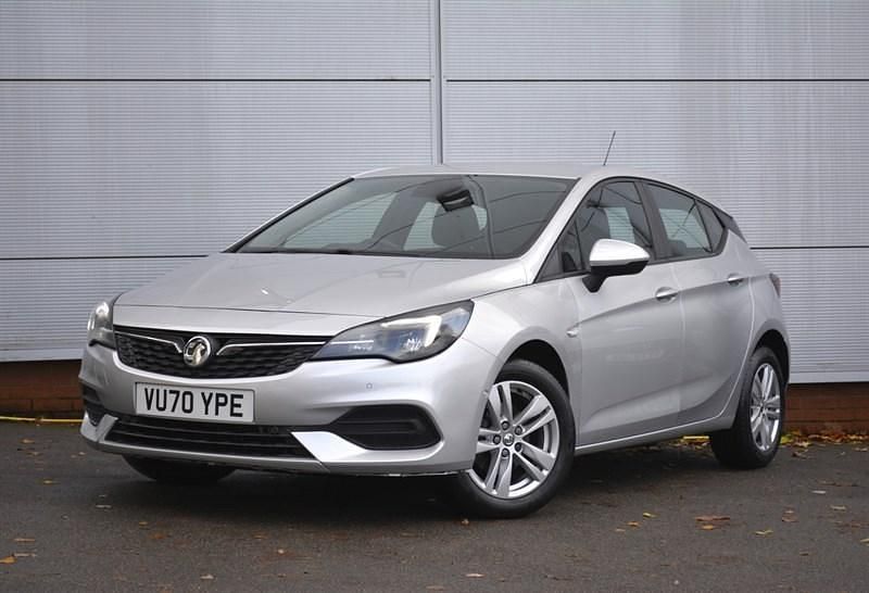 Used Vauxhall Astra Business Edition 122 HP (89 kW) 2021 Sovereign silver Hatchback