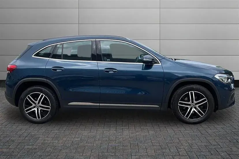 Used Mercedes GLA200 Executive 163 HP (119 kW) 2020 Denim blue SUV