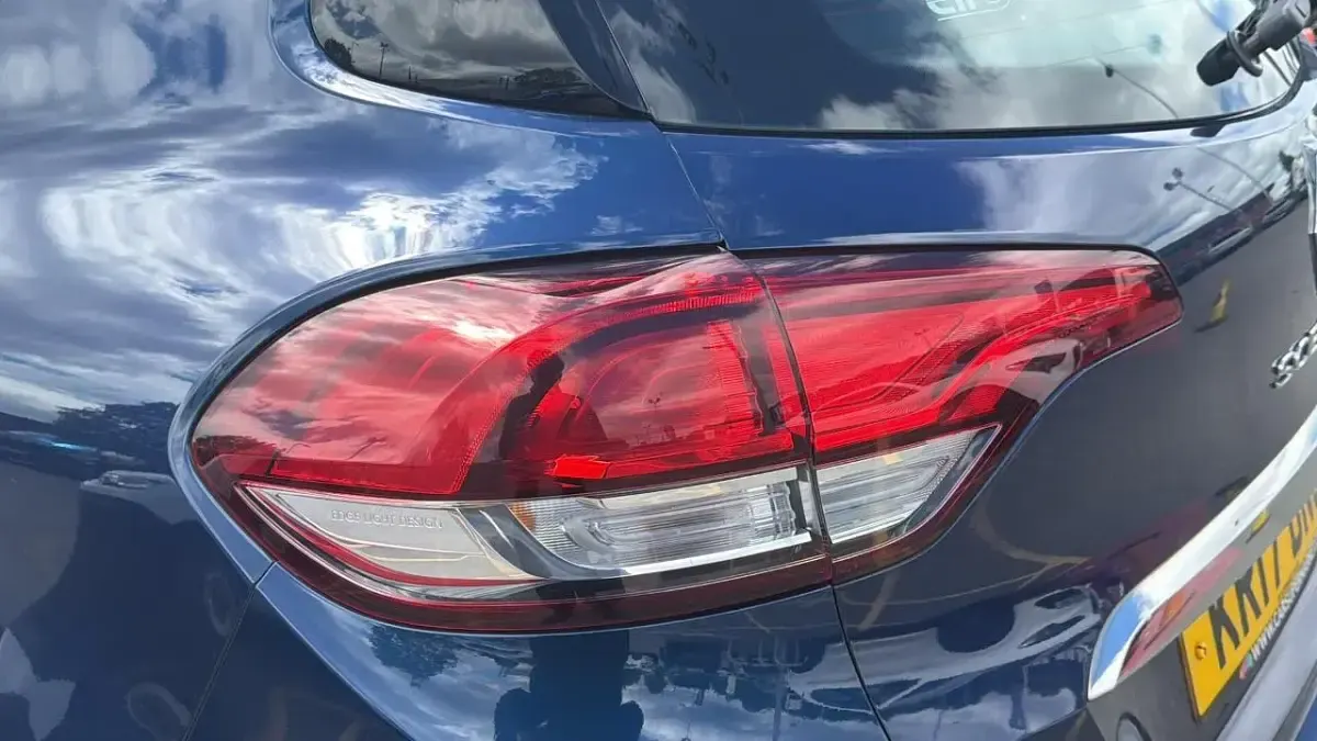 Used Renault Scénic IV Dynamique 108 HP (79 kW) 2017 Blue MPV