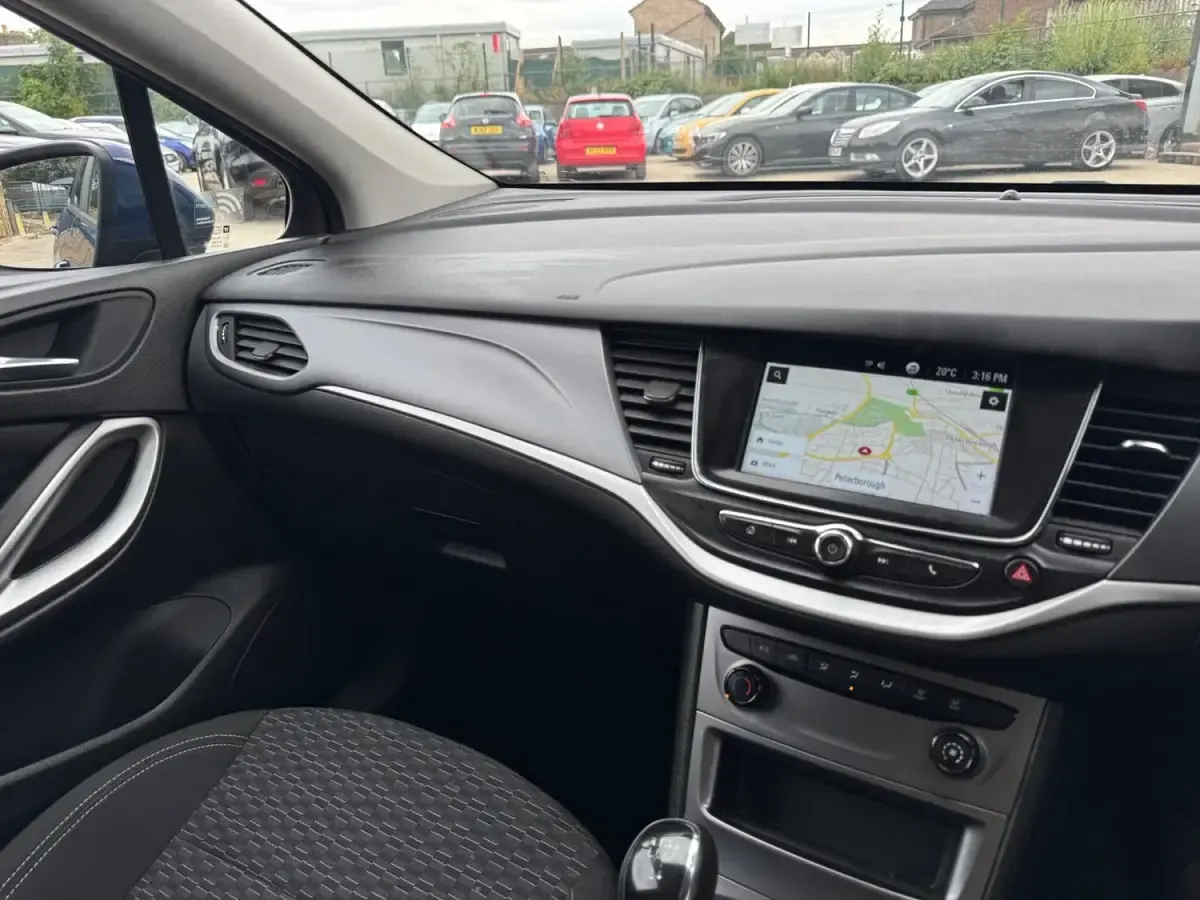 Used Vauxhall Astra S 105 HP (77 kW) 2018 Blue Estate