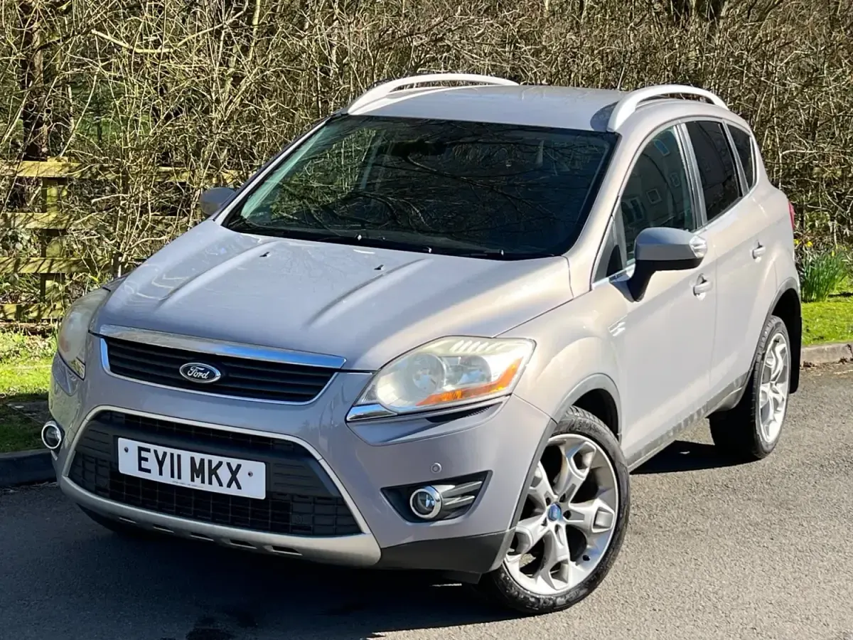 Usado Ford Kuga Titanium 163 HP (119 kW) 2011 Prateado SUV