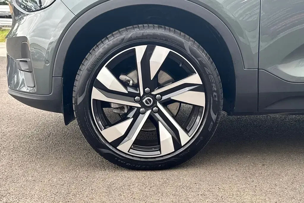 Used Volvo XC40 Ultra 161 HP (118 kW) 2025 Green SUV