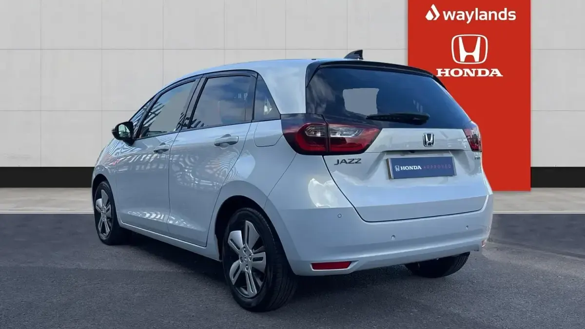 Used Honda Jazz Hybrid 109 HP (80 kW) 2022 White Hatchback