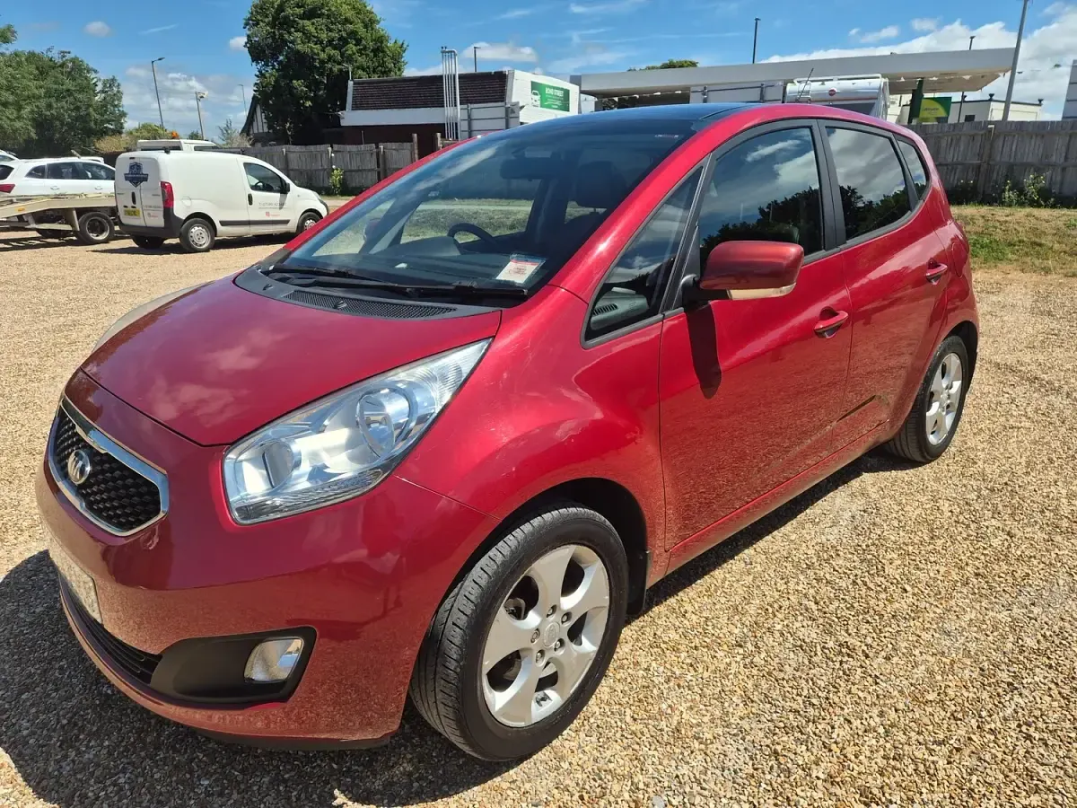 Used Kia Venga 125 HP (91 kW) 2014 Red Hatchback