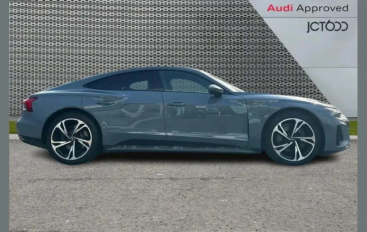 Second-hand Audi e-tron GT quattro Comfort 384 kW (523 CP) 2023 Gri Berlinǎ