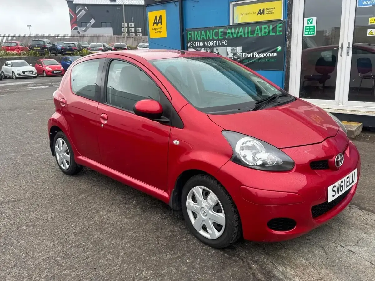 Used Toyota Aygo 68 HP (50 kW) 2011 Red Hatchback
