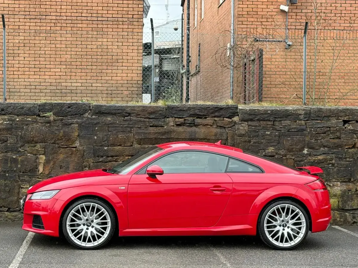 Usado Audi TT S-Line 184 HP (135 kW) 2015 Vermelho Coupé