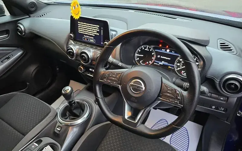 Usado Nissan Juke N-Connecta 114 HP (83 kW) 2022 Azul SUV