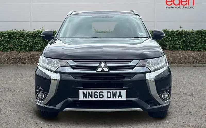 Used Mitsubishi Outlander P-HEV 203 HP (149 kW) 2016 Black Estate