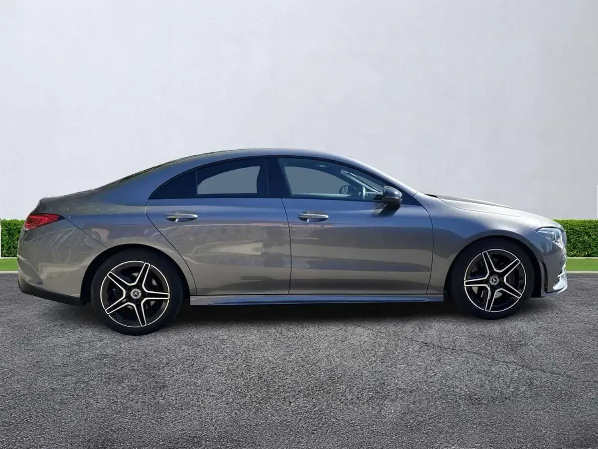 Begagnad Mercedes CLA200 Executive 2023 Grå Sportkupé