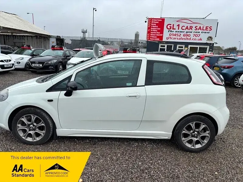 Used Fiat Punto Easy Plus 69 HP (50 kW) 2015 White Hatchback