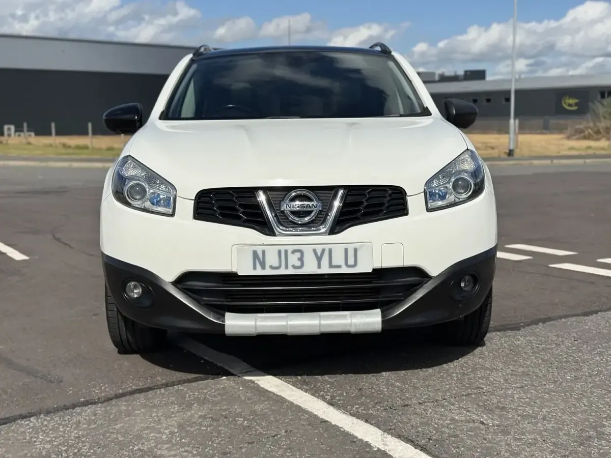 Used Nissan Qashqai 360º 110 HP (80 kW) 2013 White SUV
