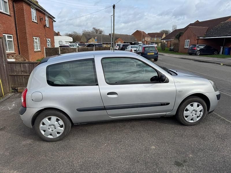 Used Renault Clio II Campus 2005 Silver Hatchback