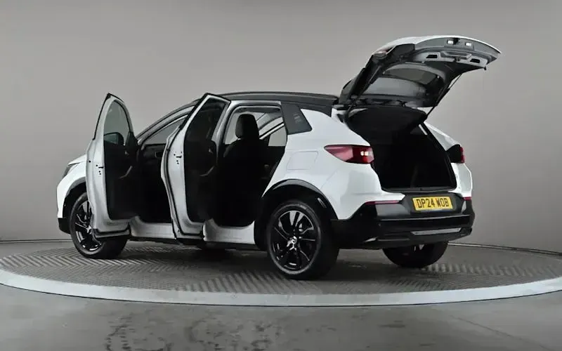 Used Vauxhall Grandland X 224 HP (164 kW) 2024 White SUV