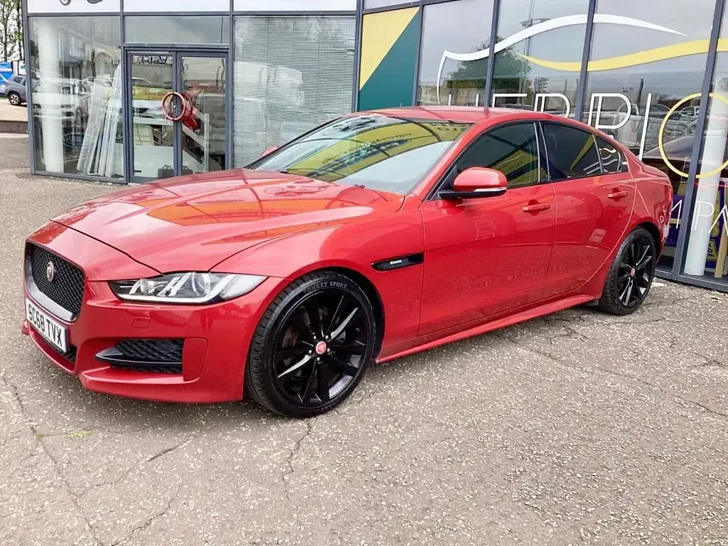 Used Jaguar XE R-Sport 180 HP (132 kW) 2018 Red Sedan