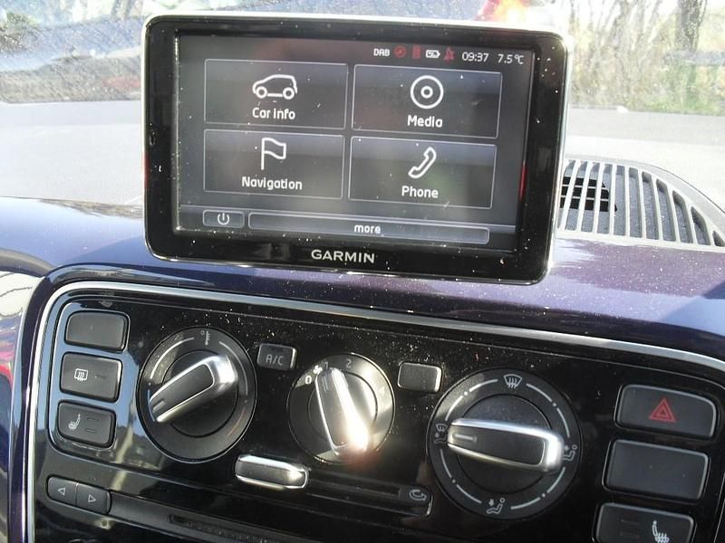 Used VW up! CLUB 74 HP (54 kW) 2016 Blue Hatchback