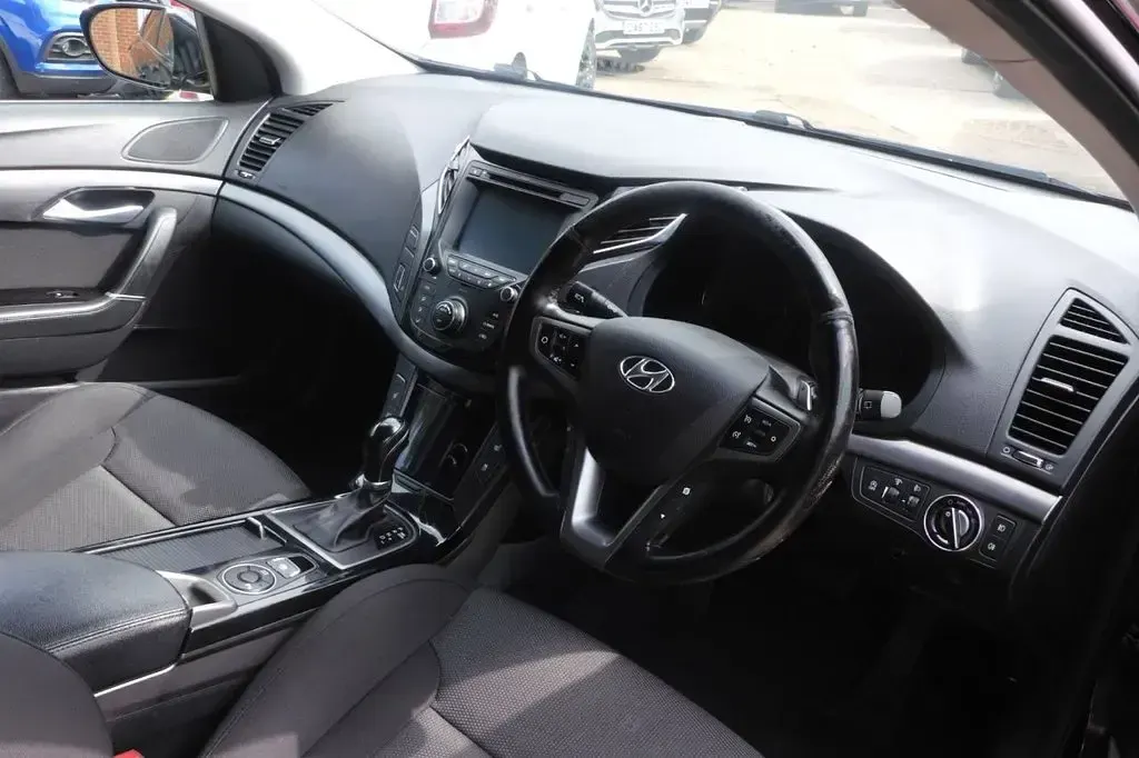 Used Hyundai i40 SE 139 HP (102 kW) 2015 Black Estate