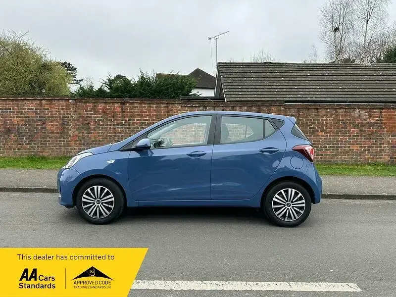 Used Hyundai i10 SE 67 HP (49 kW) 2018 Blue Hatchback