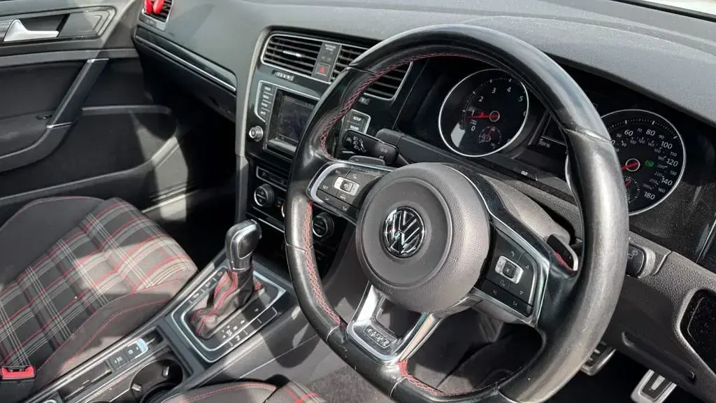 Used VW Golf VII GTI 220 HP (161 kW) 2015 White Hatchback