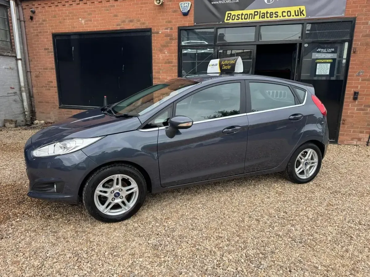 Used Ford Fiesta Zetec 75 HP (55 kW) 2013 Grey Hatchback
