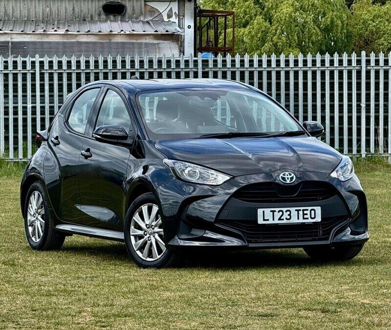 Black Used 2023 Toyota Yaris Hybrid Hatchback | £15,995 (Good price) - Image 1/4