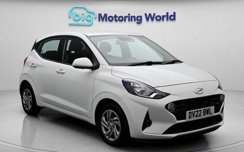 Used Hyundai i10 SE 67 HP (49 kW) 2022 White Hatchback