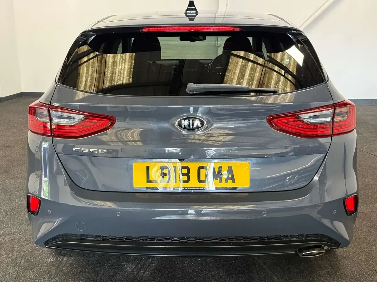 Used Kia Ceed First Edition 140 HP (102 kW) 2018 Grey Hatchback