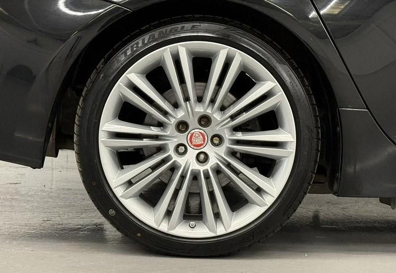 Used Jaguar XJ Portfolio 275 HP (202 kW) 2012 Black Sedan