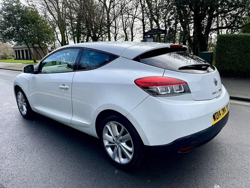 Used Renault Mégane Coupé Dynamique 110 HP (80 kW) 2014 White Coupe