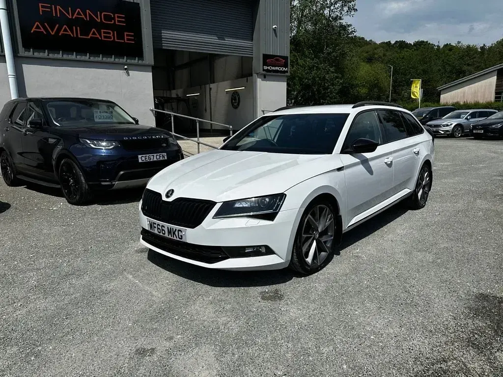 Used Skoda Superb SportLine 190 HP (139 kW) 2016 White Estate