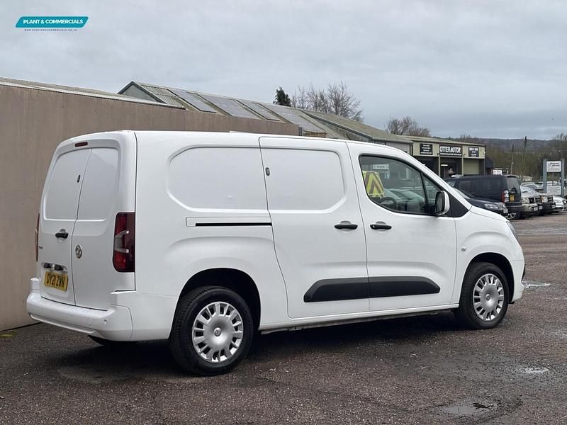 Used Vauxhall Combo Sportive 100 HP (73 kW) 2021 White MPV
