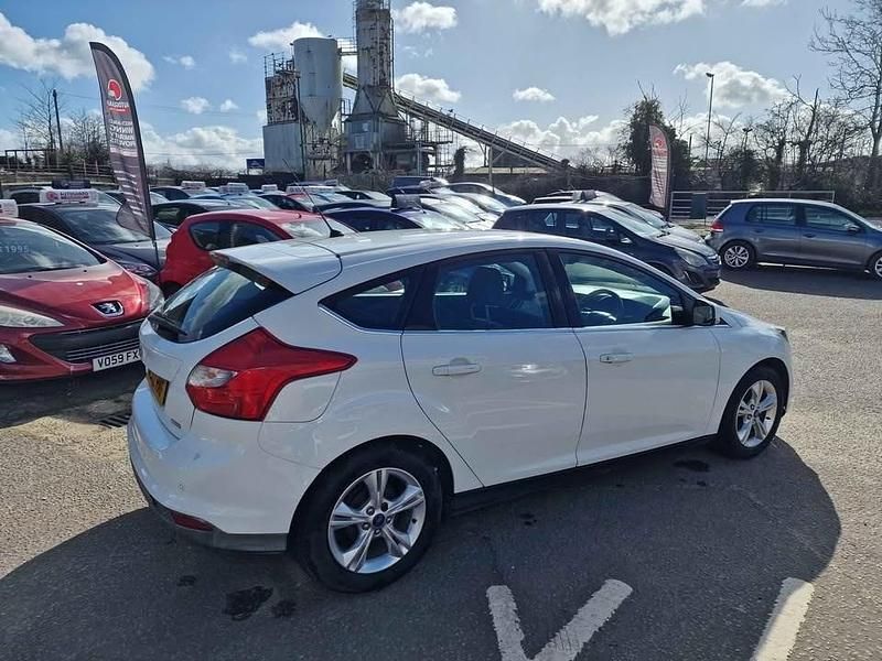 Used Ford Focus Zetec 2013 White Hatchback