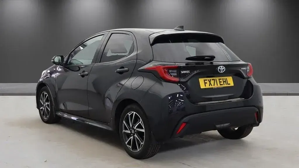 Used Toyota Yaris Design 91 HP (66 kW) 2021 Black Hatchback