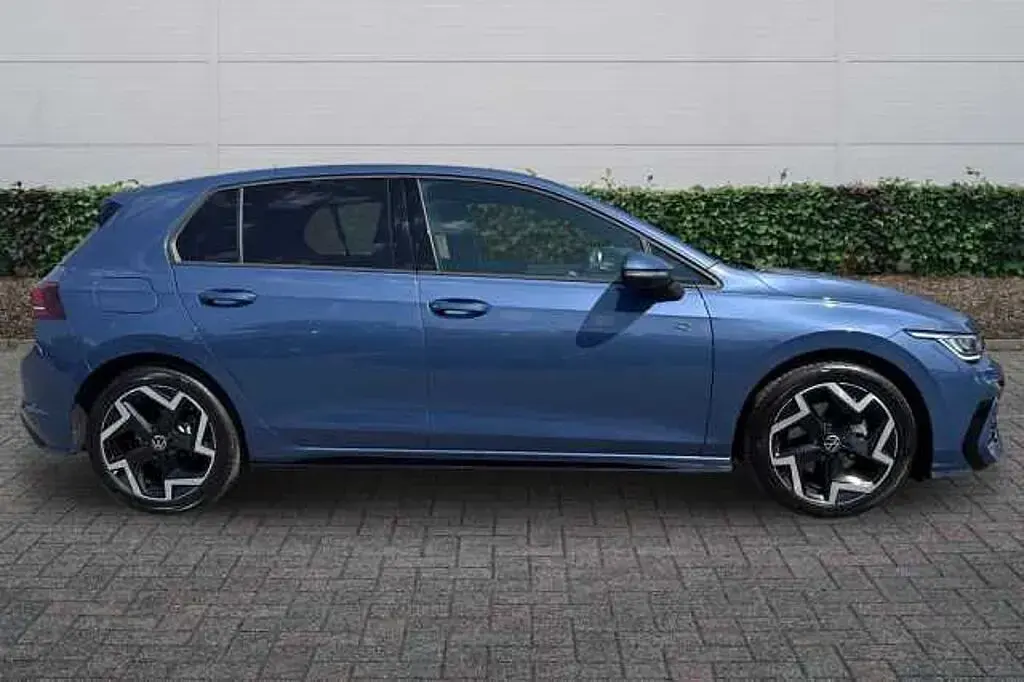 Used VW Golf VIII R-line 150 HP (110 kW) 2025 Blue Hatchback