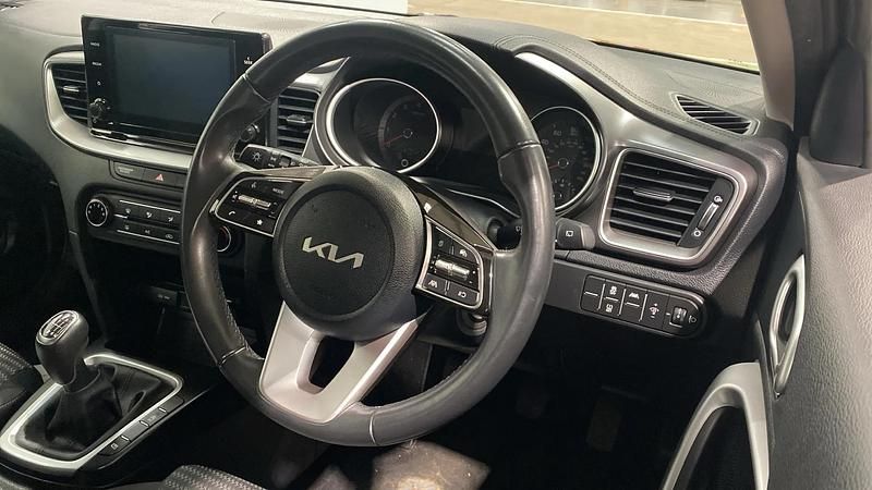 Used Kia Ceed 118 HP (86 kW) 2022 Bronze Hatchback