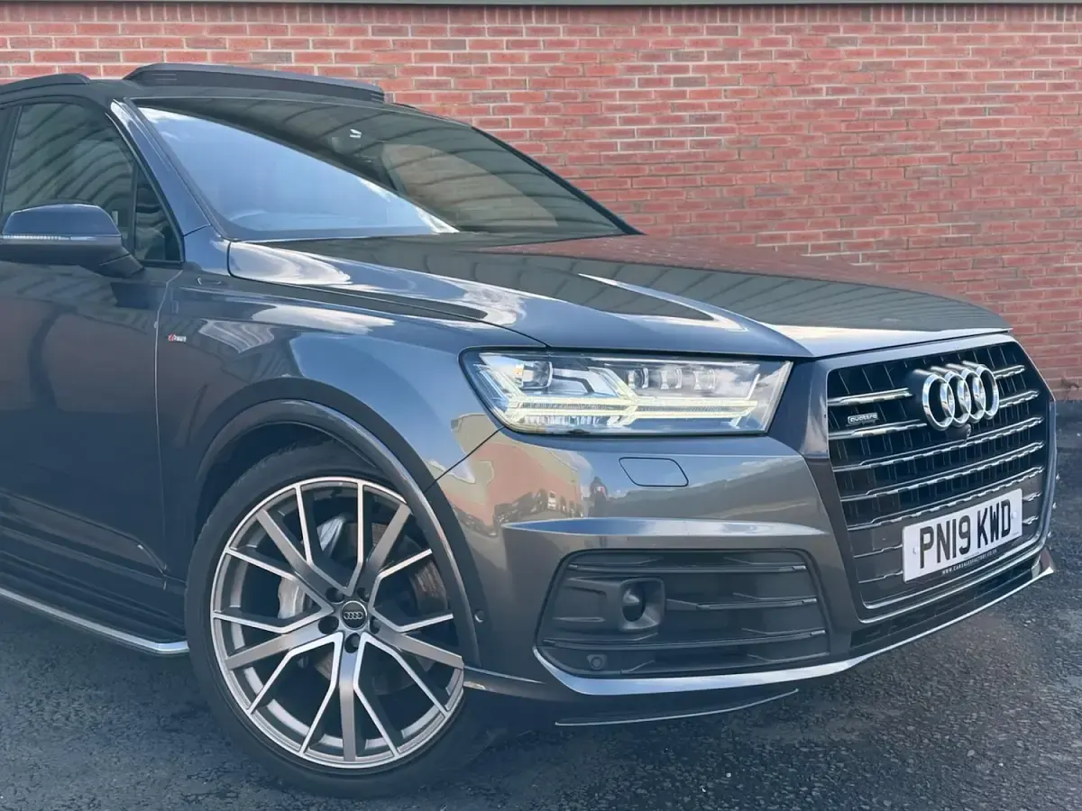 Used Audi Q7 Advanced 286 HP (210 kW) 2019 Grey SUV