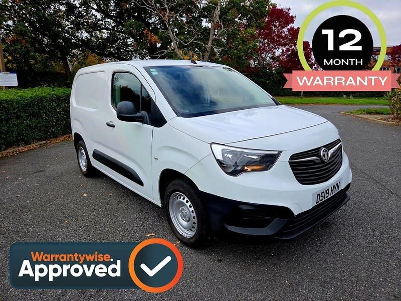 White Used 2019 Vauxhall Combo Edition MPV | £6,695 (Good price) - Image 1/3