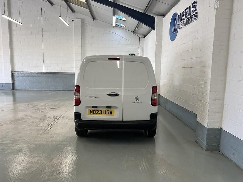 Used Peugeot Partner Premium 2023 White MPV