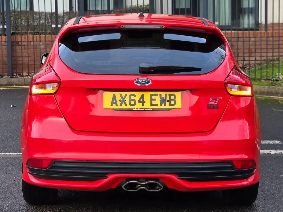 Used Ford Focus ST 185 HP (136 kW) 2015 Red Hatchback