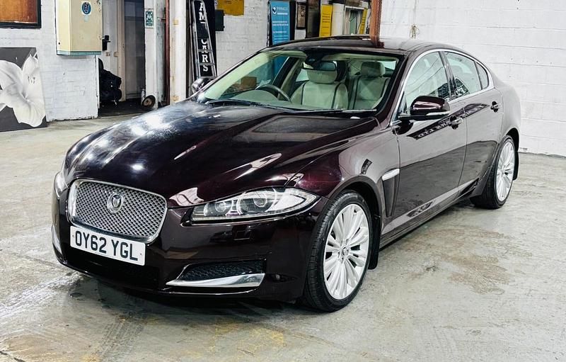 Begagnad Jaguar XF Portfolio 2012 Röd Sedan