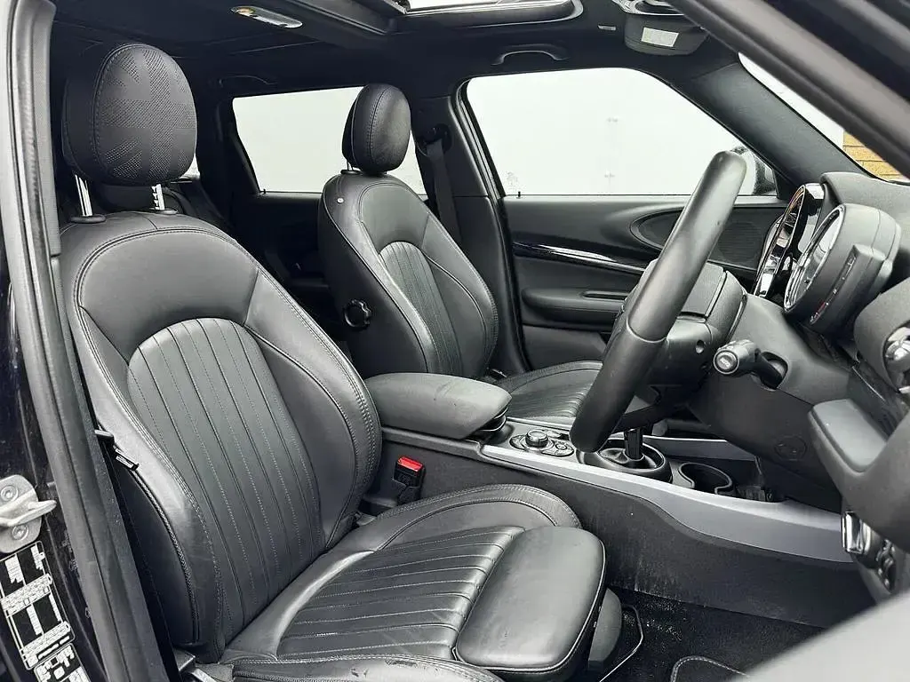 Used Mini Cooper Clubman Exclusive 2022 Blue and black Estate