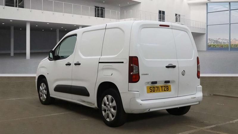 Used Vauxhall Combo Edition 2021 White MPV