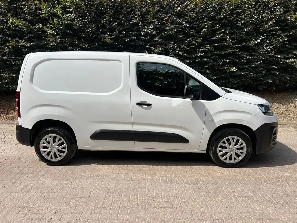 Used Citroën Berlingo 100 HP (73 kW) 2022 White MPV