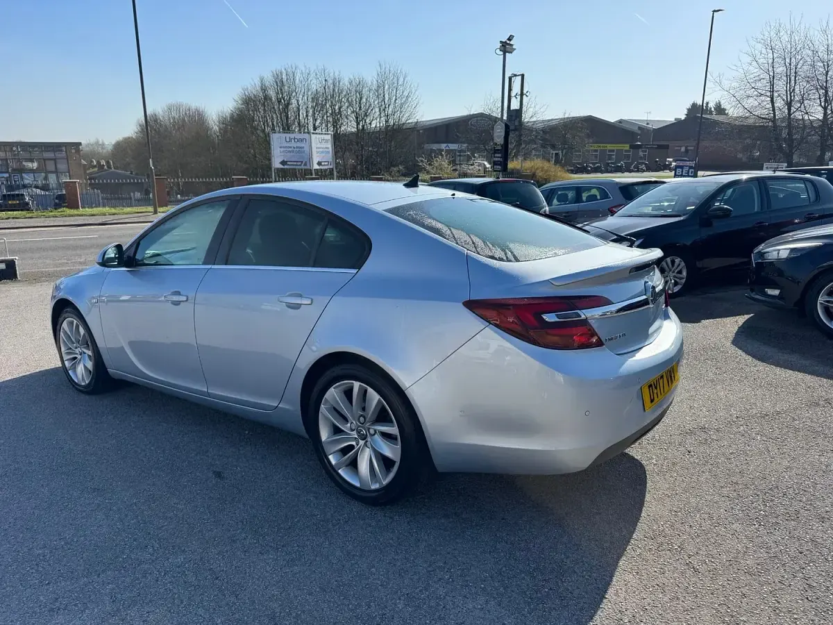 Używany Vauxhall Insignia SRi 136 KM (100 kW) 2017 Srebrny Hatchback