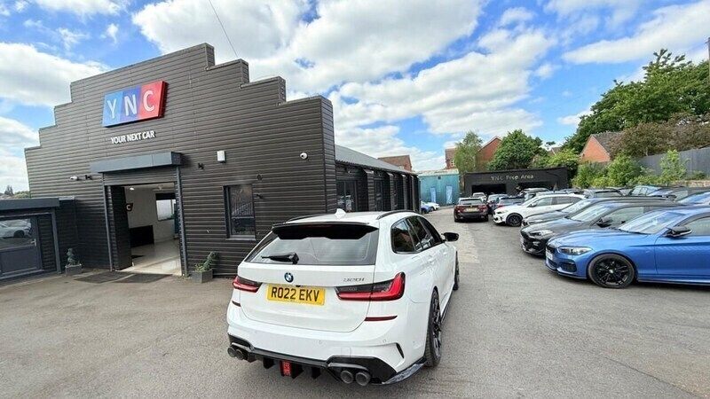 White Used 2022 BMW 320 M Sport Estate | £24,991 (Fair price) - Image 1/4