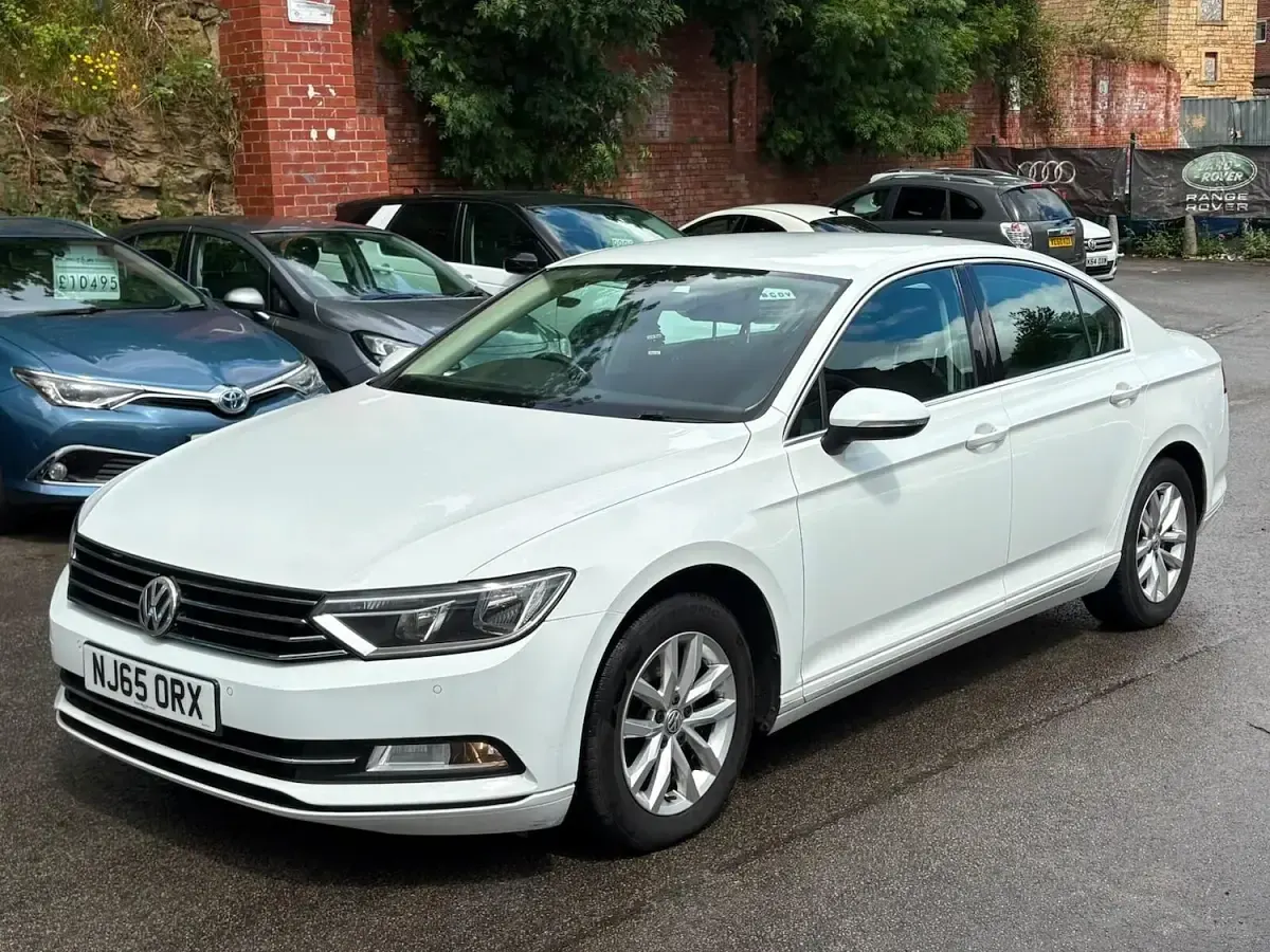 Used VW Passat SE 2015 White Sedan